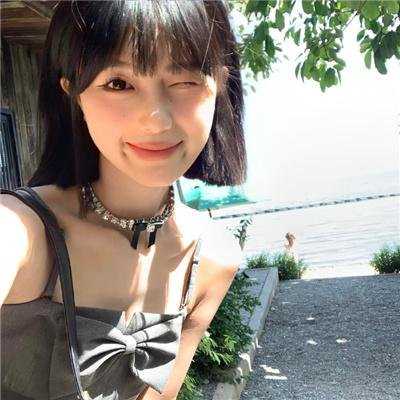 锁红颜